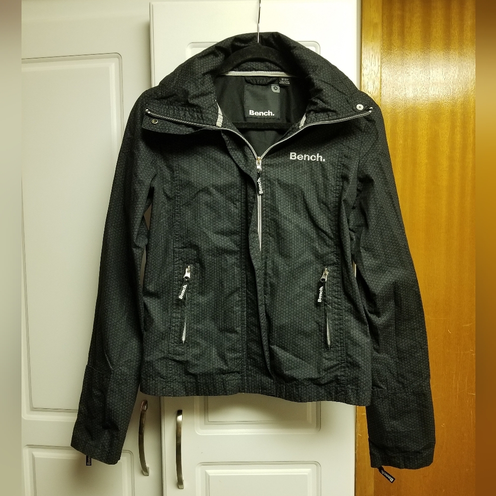 🍁🌺Bench light sporty stylish jacket